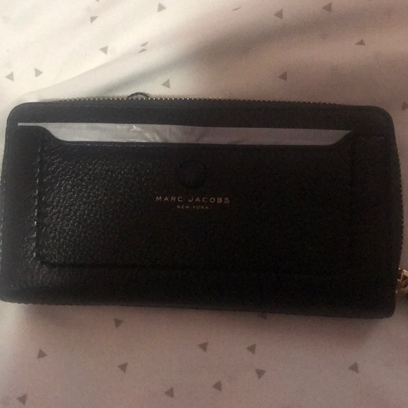 Marc Jacobs Handbags - Marc Jacob wallet